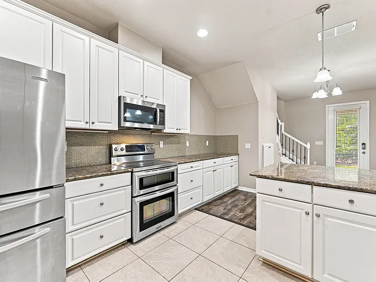 17013 Vilesta Dr — Photo 13