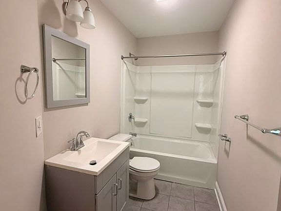 4th image of 205 Howe Ave #205B