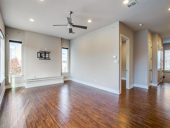 2nd image of 844 Pennsylvania Ave Unit 260