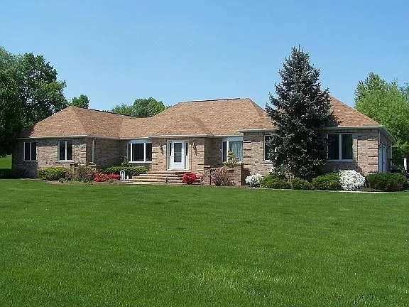 105 Beechwood Dr photo 1