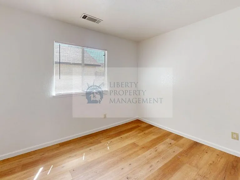 2020 Peggy Ln — Photo 13