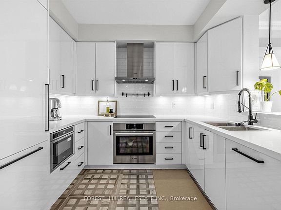 3rd image of 1 Clairtrell Rd #1001