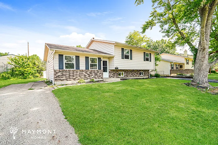 5090 Chipman Dr — Photo 1