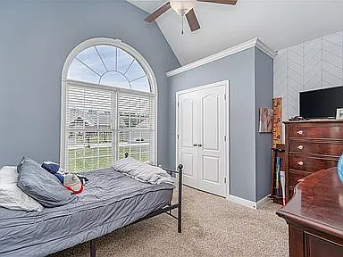 3 bed, 2000 sqft, $1,900 — Photo 2