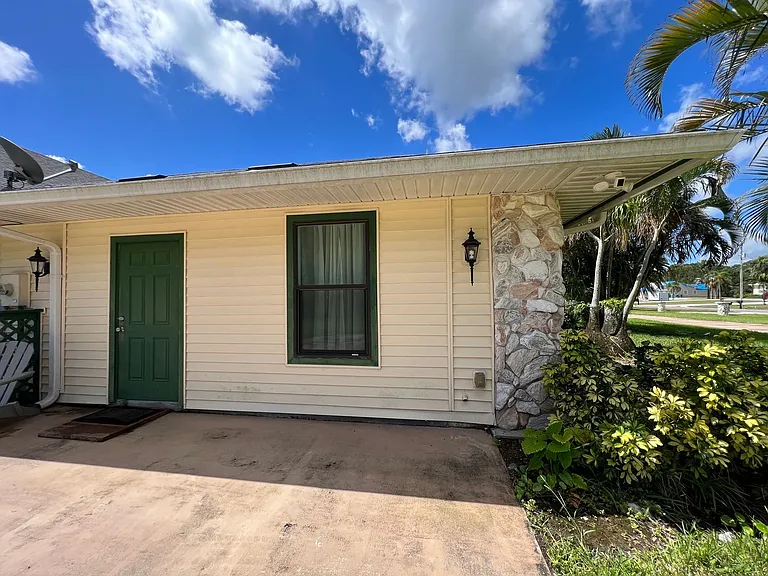 5706 Palmetto Dr — Photo 1