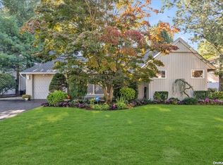 4 Copperbeech Pl, Merrick, NY 11566