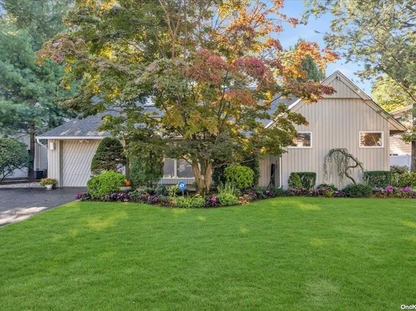 4 Copperbeech Place, Merrick, NY 11566