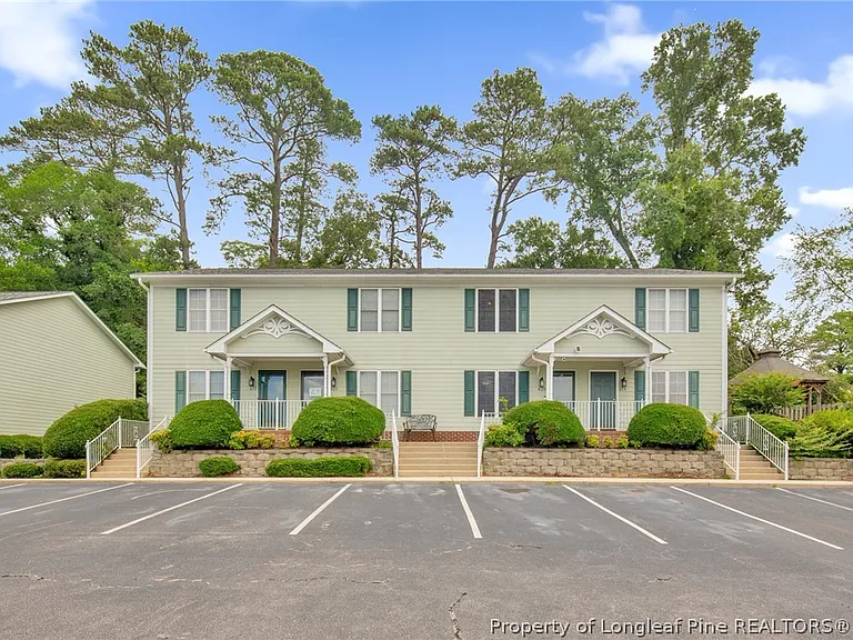 425 Cityview Ln — Photo 1