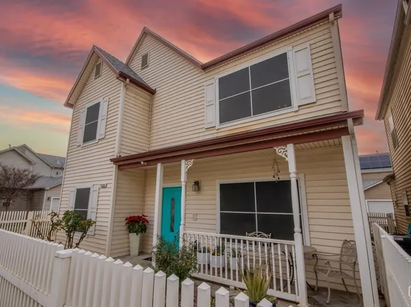 2102 Basilone Way, Bakersfield, CA 93301