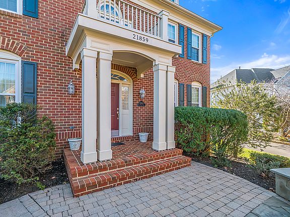 4th image of 21859 Hyde Park Dr