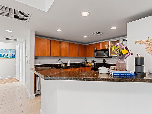 5th image of 610 Clematis Street #338