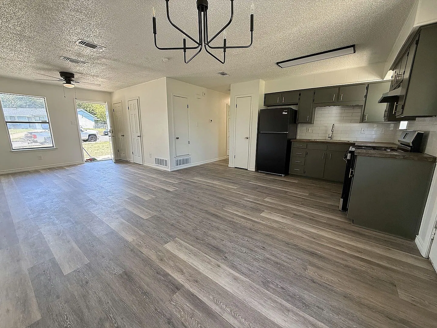 Remodeled 3-bedroom, 2-bath home in Copperas Cove with a 2-car garage — Photo 4