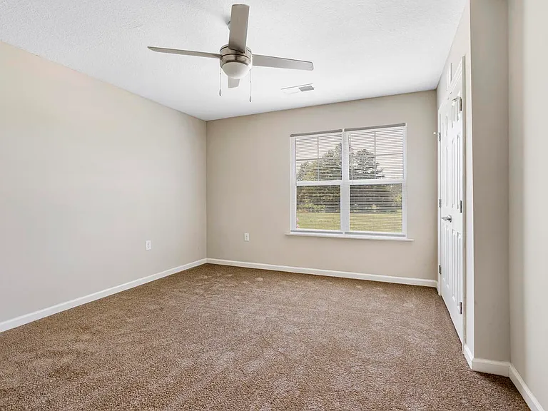 Ravenwood Crossing — Photo 22