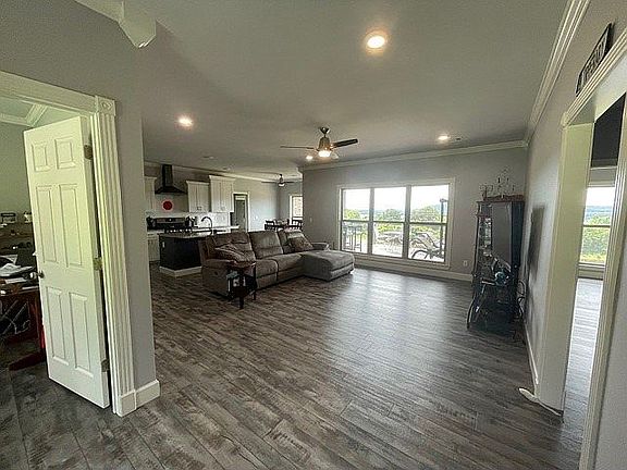 4th image of 46 Baseline Dr