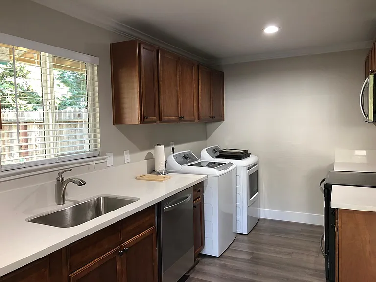 2816 Albany Ave — Photo 13
