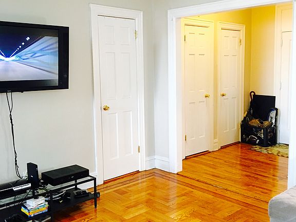 5th image of 2424 27th St APT 3B