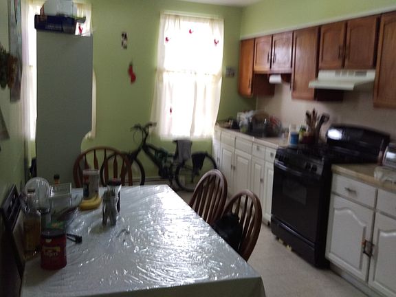 3rd image of 911 Central Ave