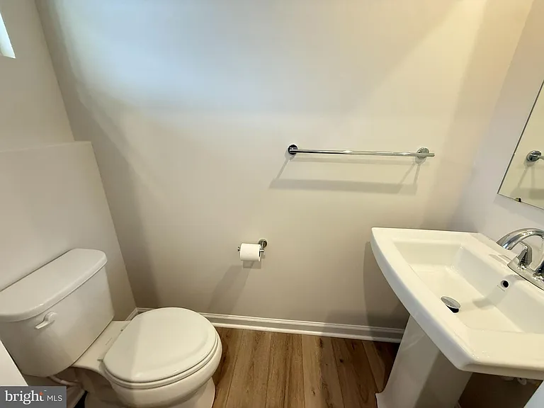 647 Laurelwood Cir — Photo 6