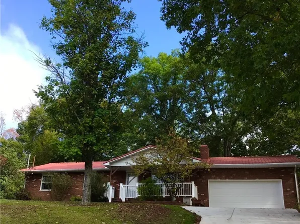 59 Nuthatch Ln, Parkersburg, WV 26104