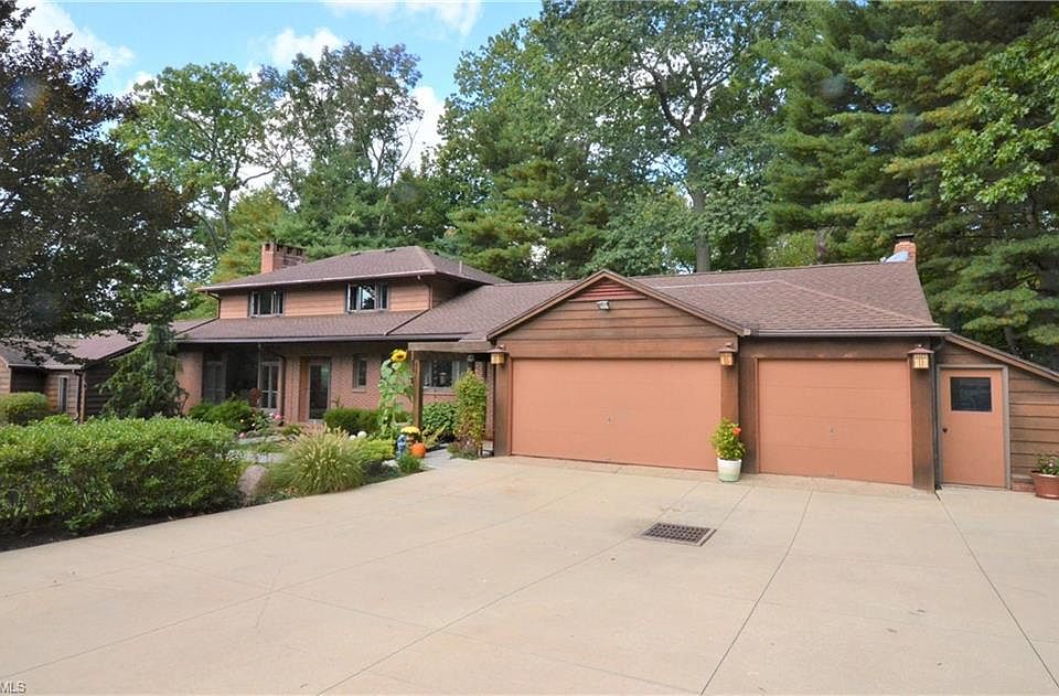 1st image of 2991 Oakridge Dr