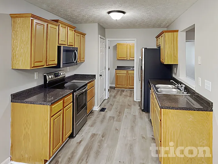 66 Justin Dr — Photo 4