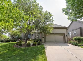 9823 Vista Dr, Lenexa, KS 66220