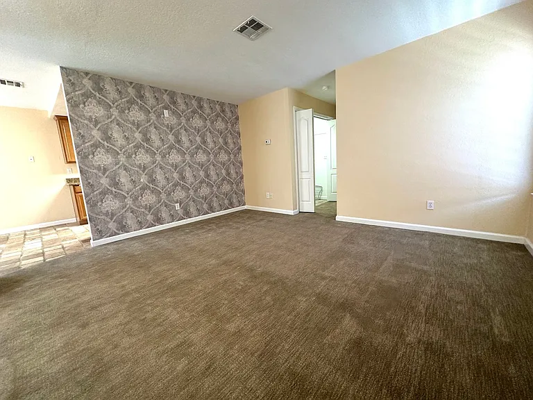 4004 Elmo Loop #D — Photo 8