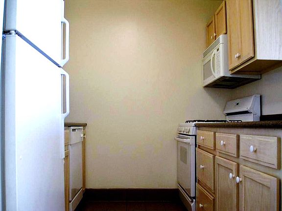 3rd image of 5910 Queens Blvd