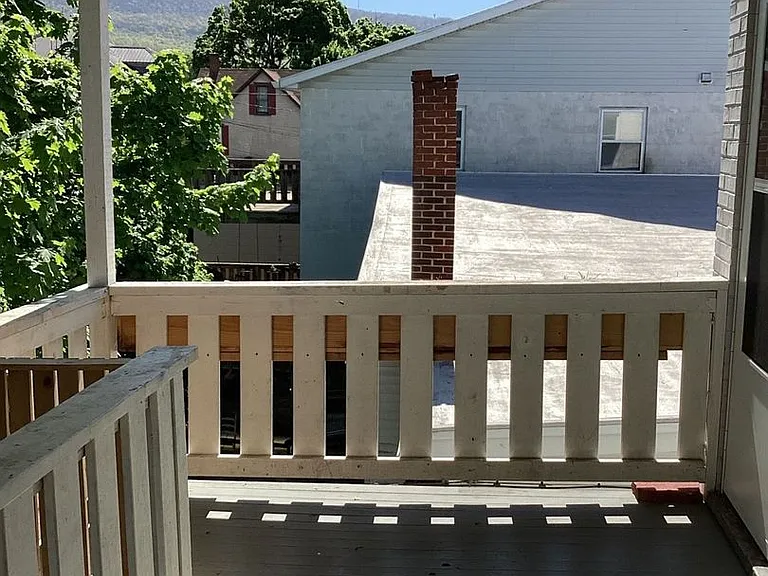 206 Lincoln Way E — Photo 25