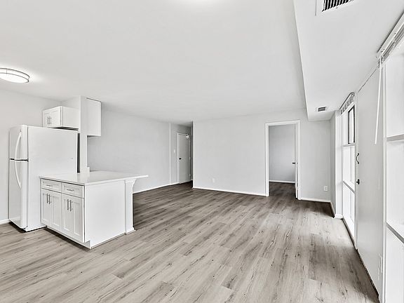 3rd image of 4311 Americana Dr APT 103