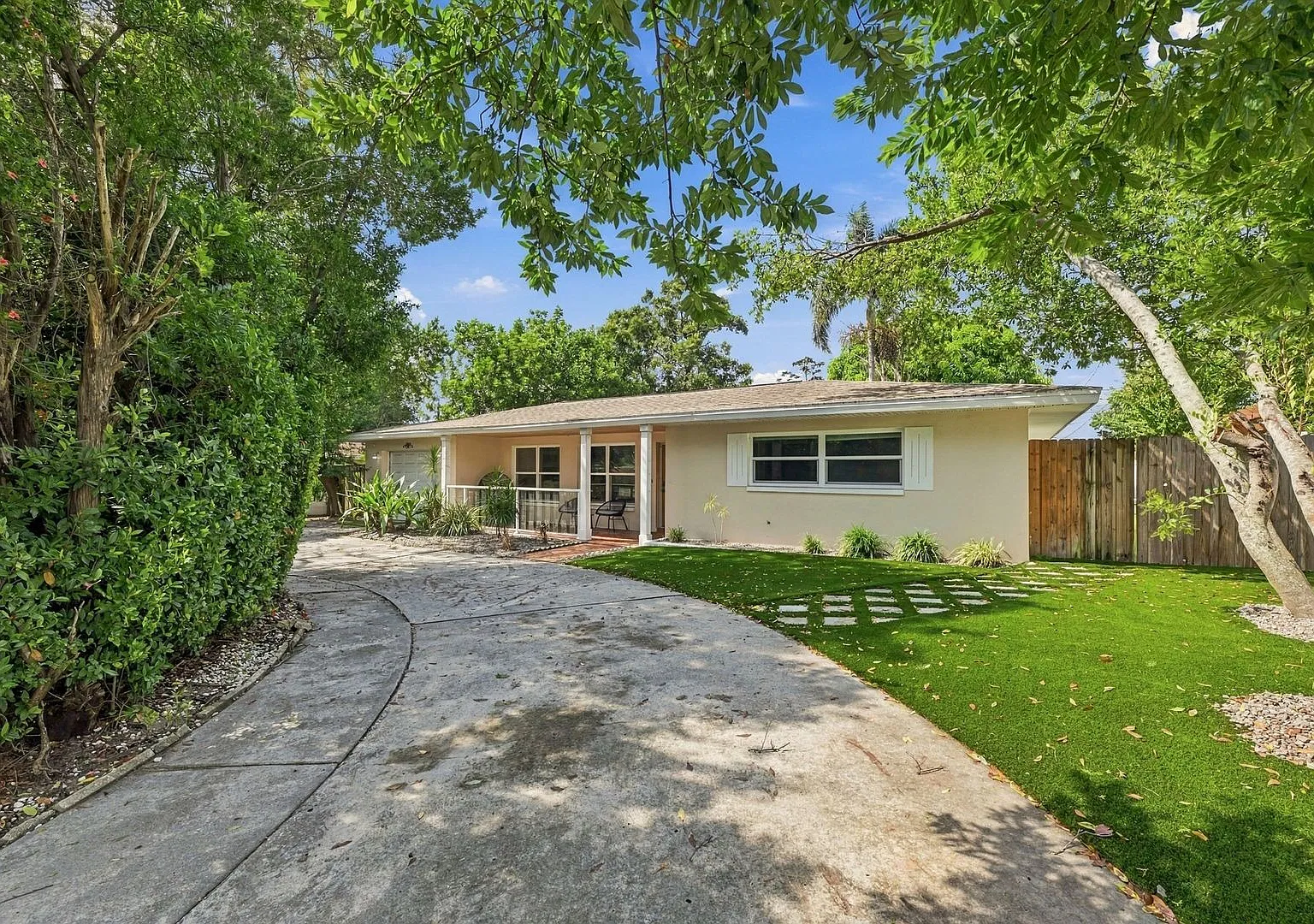 Stunning Fully Remodeled 3BR/2BA Clearwater Home with Oversized Garage! — Photo 3
