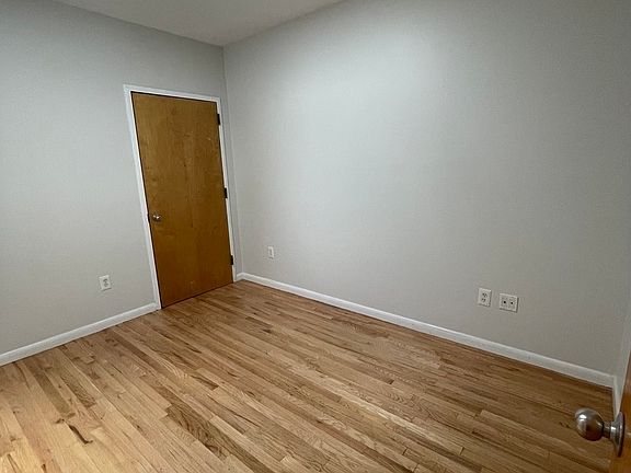 4th image of 40-18 31st Ave #3R
