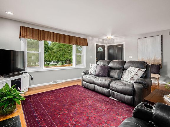 4th image of 2021 Highland View Dr