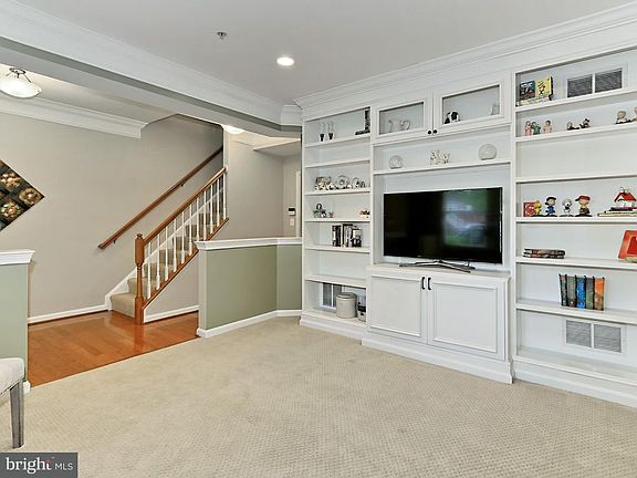 5th image of 332 Cameron Station Blvd