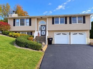 202 Chestnut Hill Dr, Liverpool, NY 13088