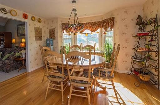 3rd image of 33 Rockwell Dr