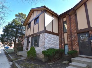 18W161 Buckingham Ln, Villa Park, IL 60181