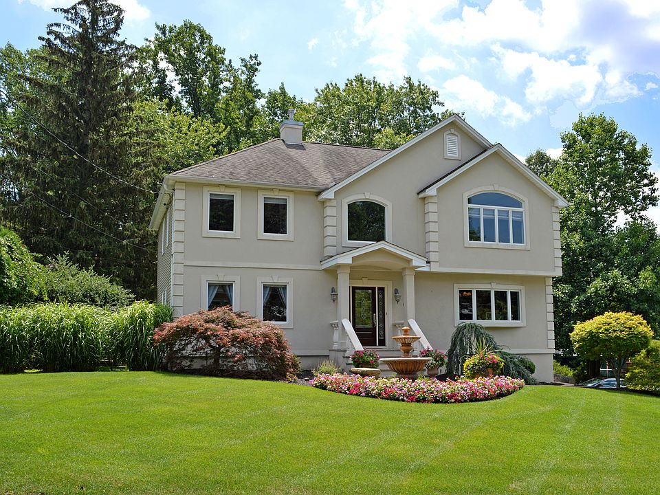1st image of 15 Heather Dr