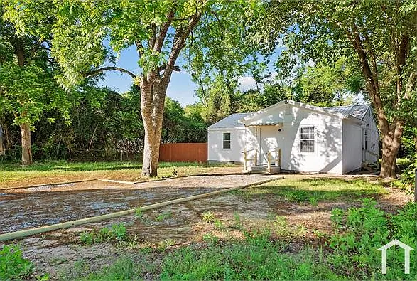 3 bed, 1140 sqft, $1,450 — Photo 2