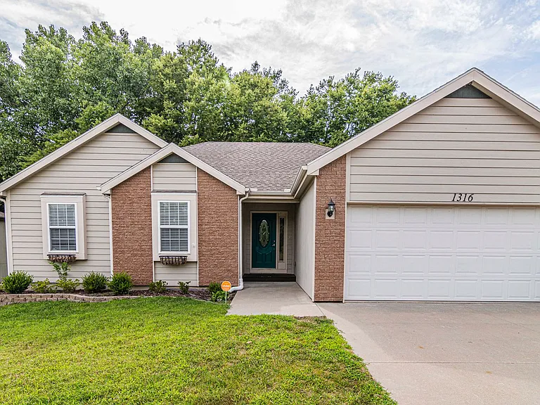 1316 Elm Creek Dr — Photo 2