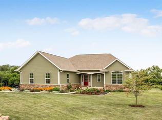 3036 Hidden Meadow Ln, Riverside, IA 52327