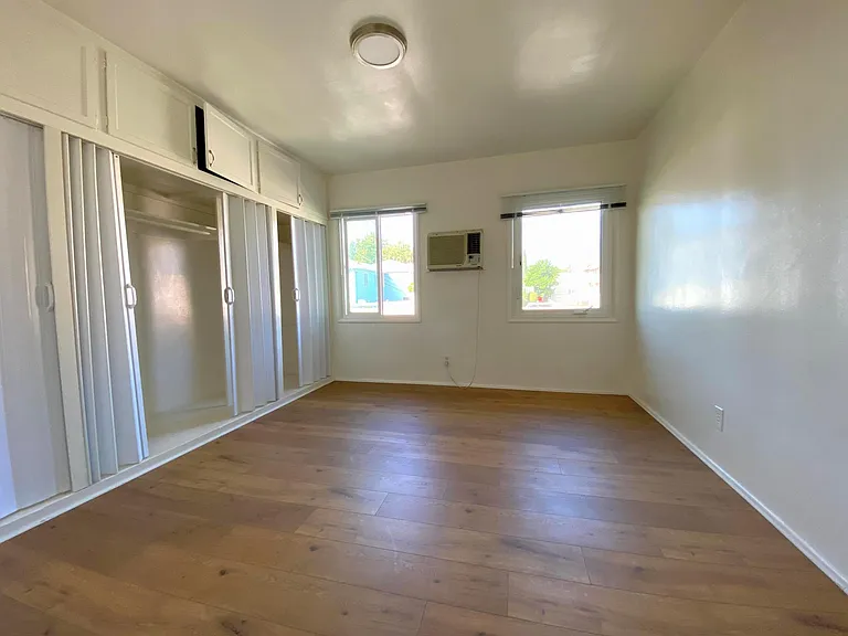 1443 Rock Glen Ave #210 — Photo 4