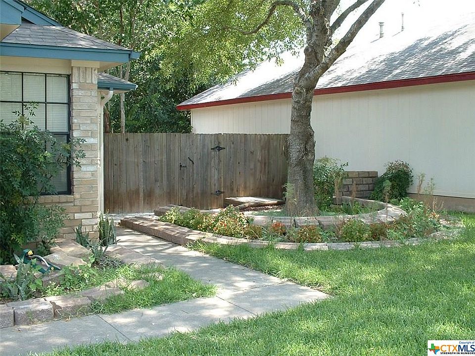 1st image of 1001 Meadowcreek Dr