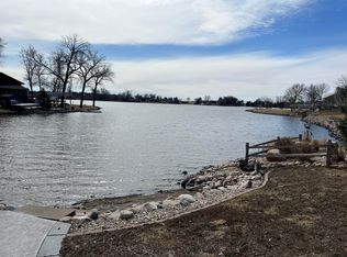 382009 N Shore Dr, Aberdeen, SD 57401