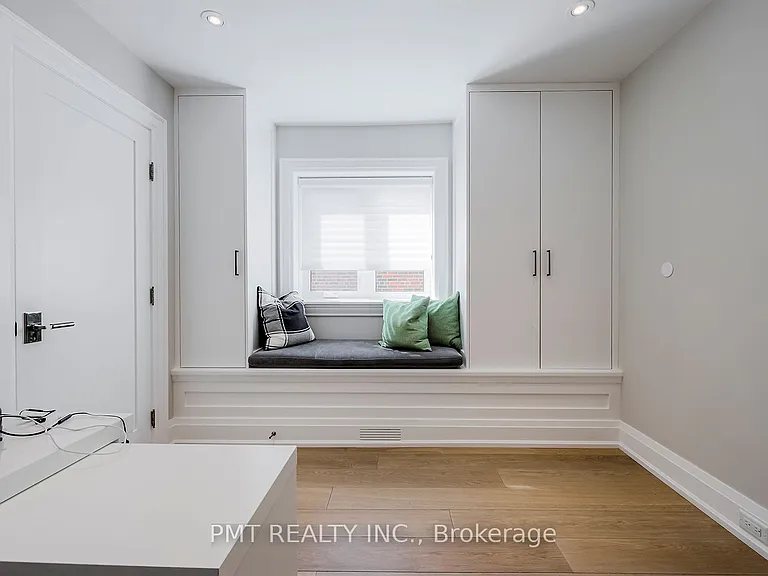 50 Thursfield Cres — Photo 33
