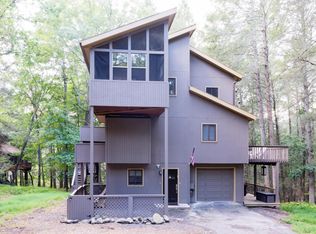 217 Manchester Dr, Bushkill, PA 18324