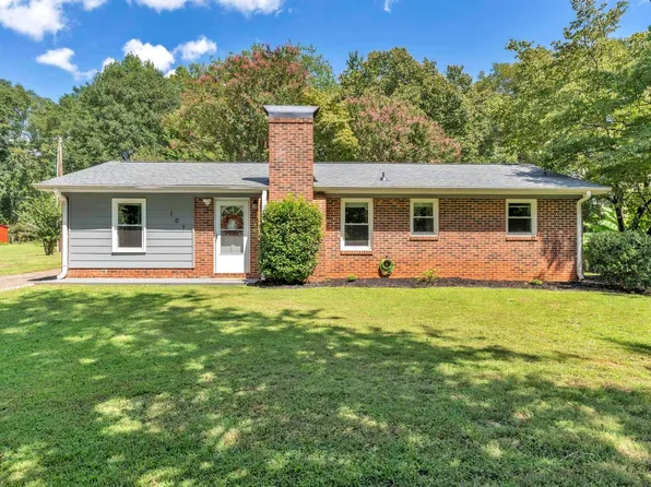107 Hickory Hollow Dr, Inman, SC 29349