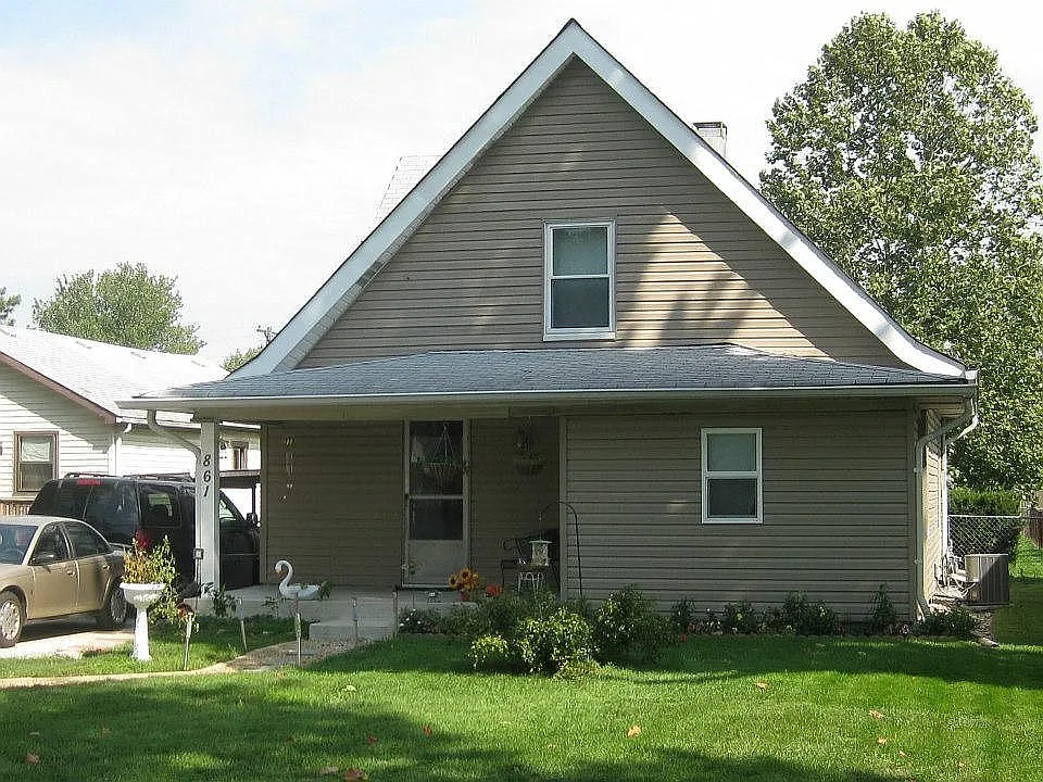 861 Denison St photo 1