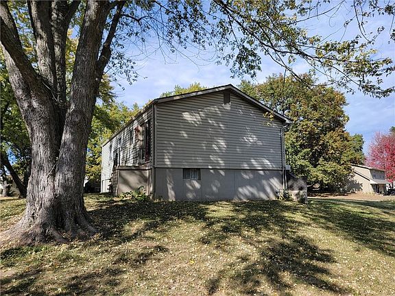 5th image of 714 NE Westwind Dr