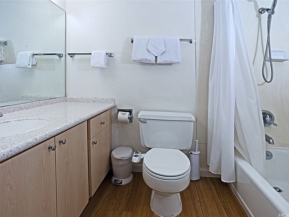 4th image of 430 Lewers St #1904